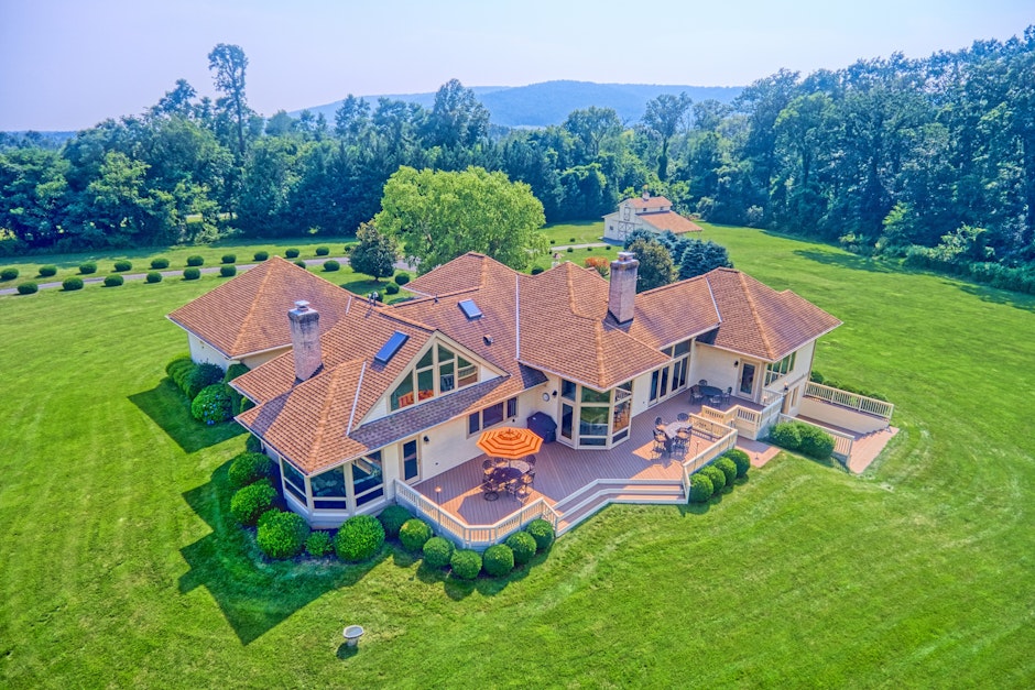 18291 Calumet Lane, Bluemont, VA 20135, Presented by Peter Leonard